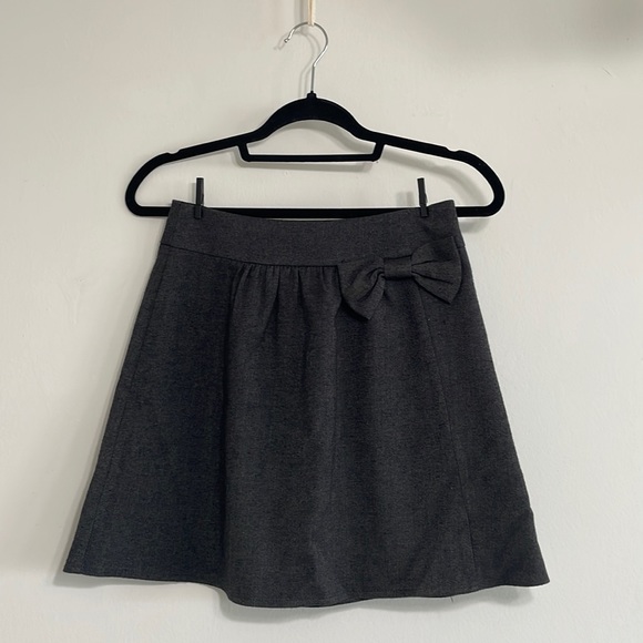 Final Touch Bow Skirt - Picture 1 of 2